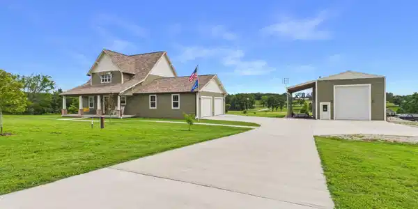 16 DEBONAIR COURT