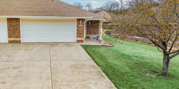 1552 MEADOWHILL DRIVE