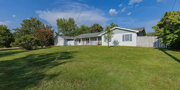 725 SUMMERHILL DRIVE
