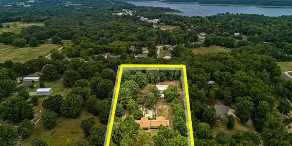 231 RIDGEWOOD DRIVE