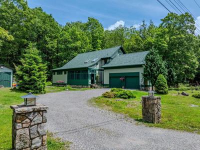 64 Wood Lily Court