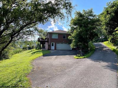 18 Lakeside Drive