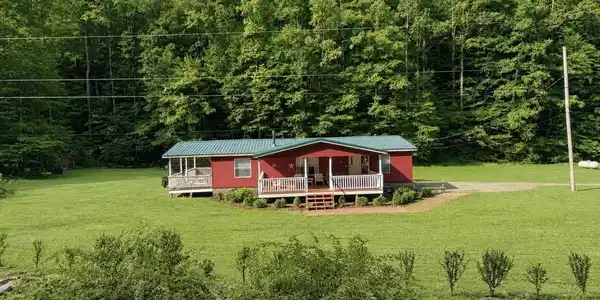 1704 Holly River