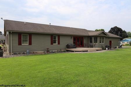16 Greentree Lane