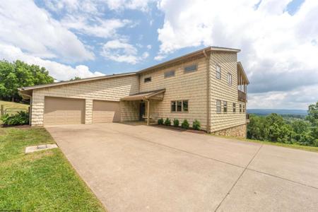 2626 Stewartstown