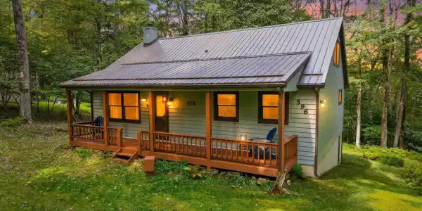 596 Hemlock