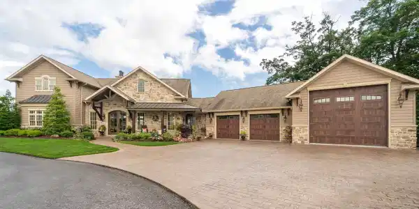 1009 Summit