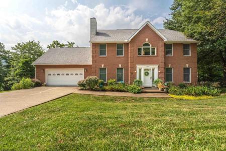 1005 Deerwood