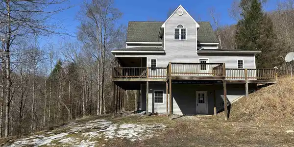 3147 Lake Lane
