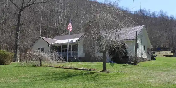 992 Holly River