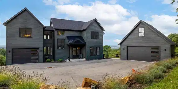 107 Oak Hill