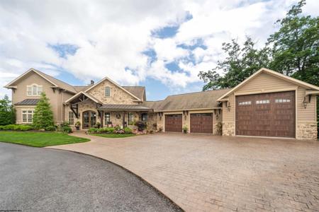 1009 Summit