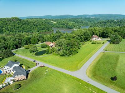 6000 Woodland Bluff