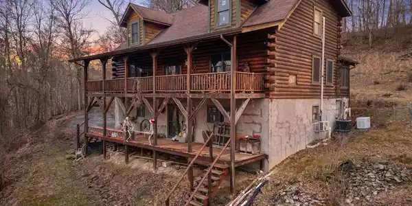 756 Pine Grove