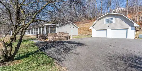4122 Fairview Road