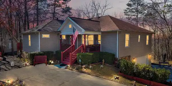 215 Zenith Trail