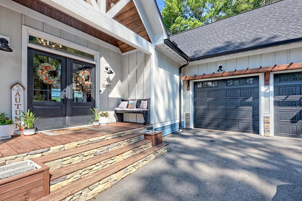 Image 2: Front Entry