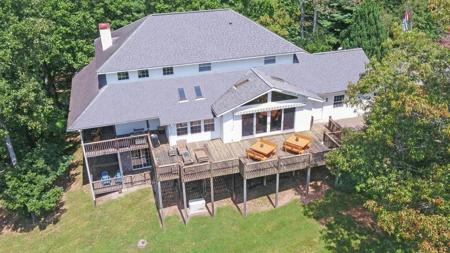 102 Summit Way