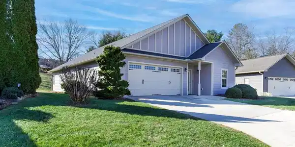 23 Riverwalk Circle