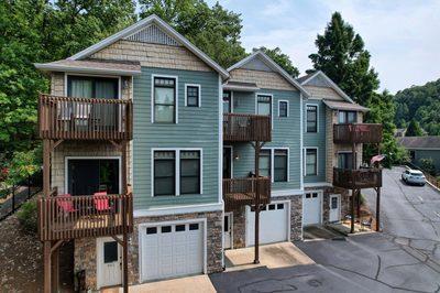 1411 Lakeside Road #902