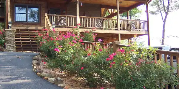 Image 4: Front entry
