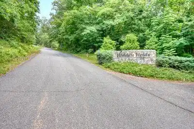 Image 2: Entrance to HIDDEN FIELDS ESTATES