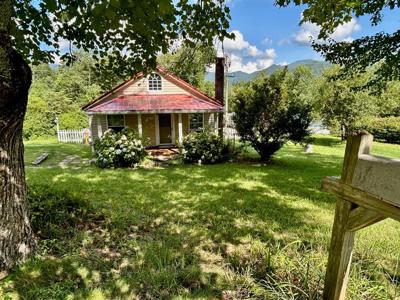 136 West Vineyard