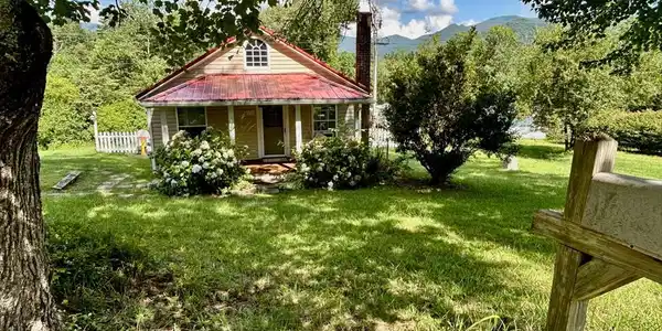 136 West Vineyard