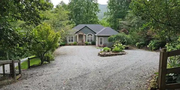 4819 Itsey Trail