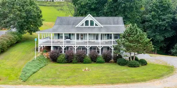 201 Hillside Terrace