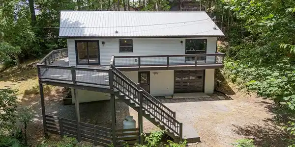 216 Crestview Way