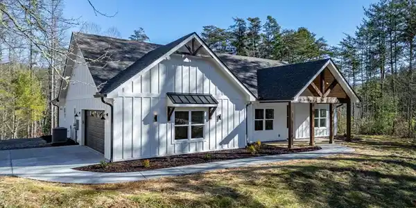 40 Huntington Ridge Road