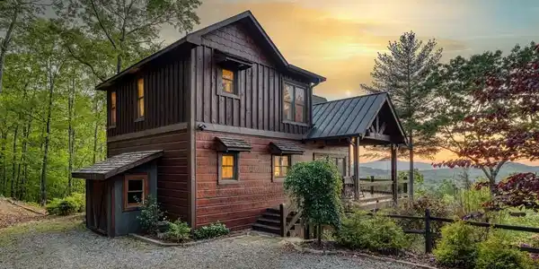 74 Hickory Hollow