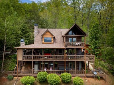 940 Whispering Lake Drive