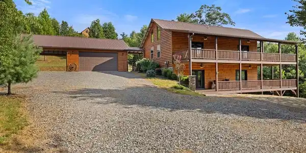 40 Field Stone Trail