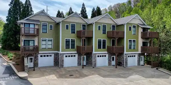1401 Lakeside Rd.