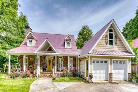 263 N River Road