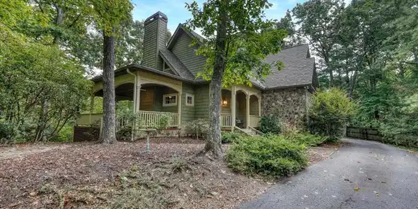 447 Lancelot Loop