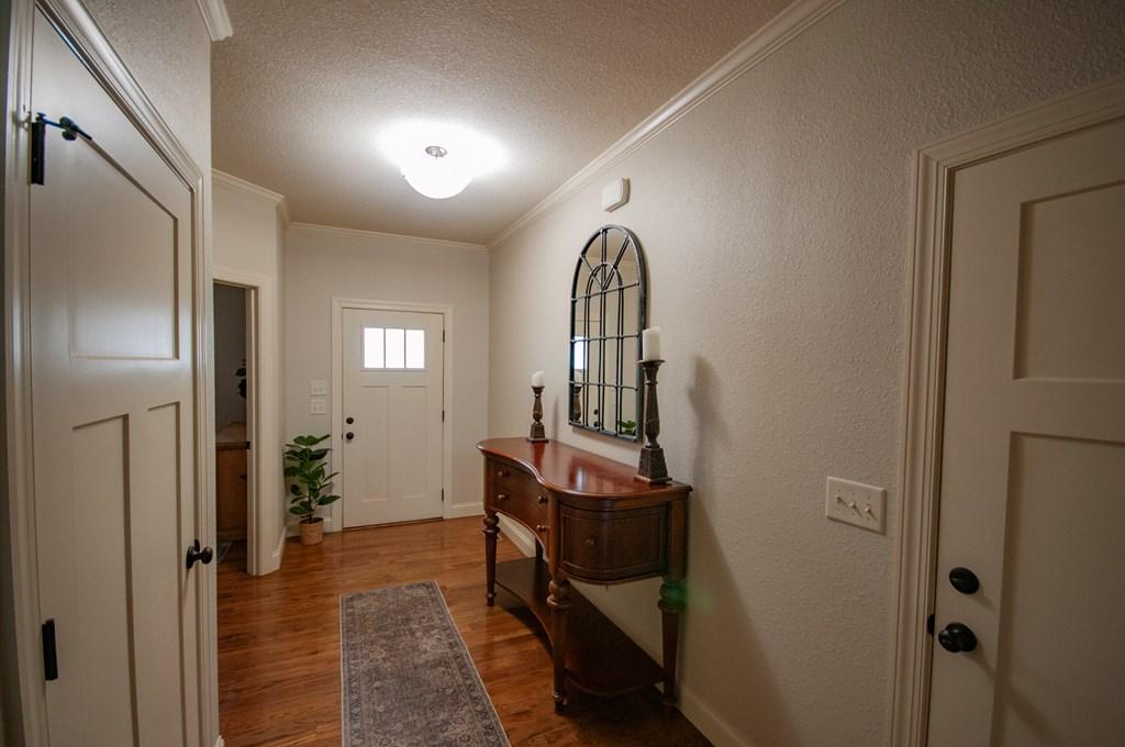 Image 4: Foyer