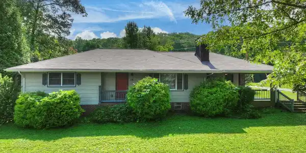 35 E Thomas Road