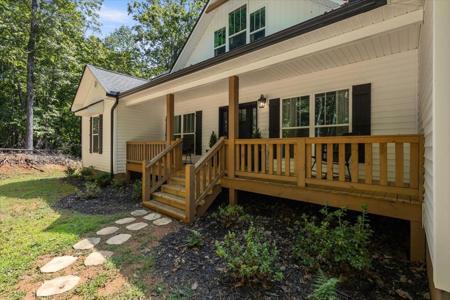219 Horseshoe Lane