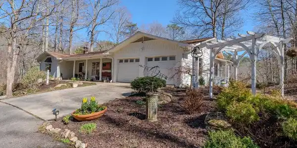 Image 4: Front Yard and Front of the House