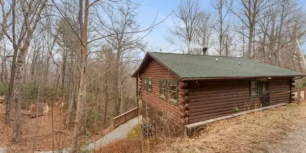 451 Summit Road