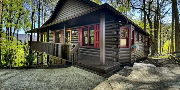 Image 2: Entry
