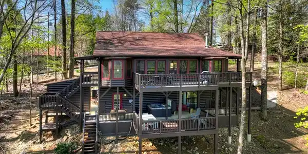 Image 4: Back Exterior with multiple decks