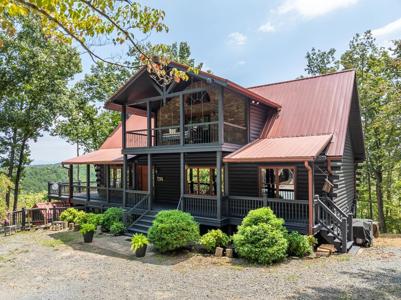 1363 NE Foxhound Trail