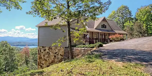 138 Knollwood Place