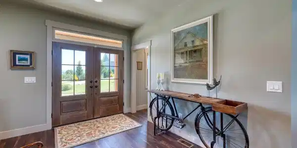 Image 3: Foyer