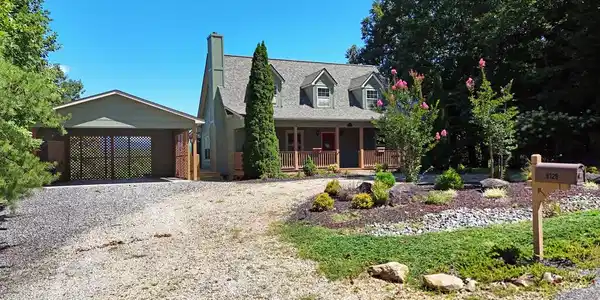 6129 Ruth Drive