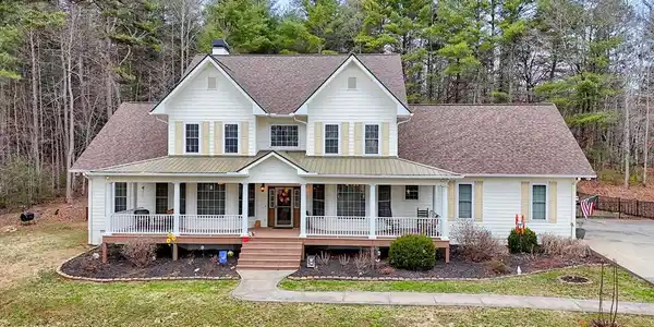 4 Cedar Glen